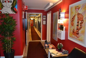 Hallway - Södra Bergets Vandrarhem - Hostel (Sundsvall)
