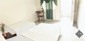 Superior Twin Room, 2 Katil Bujang (Single), Mountain View | Katil lipat simpan/tambahan, Wi-fi percuma, cadar katil