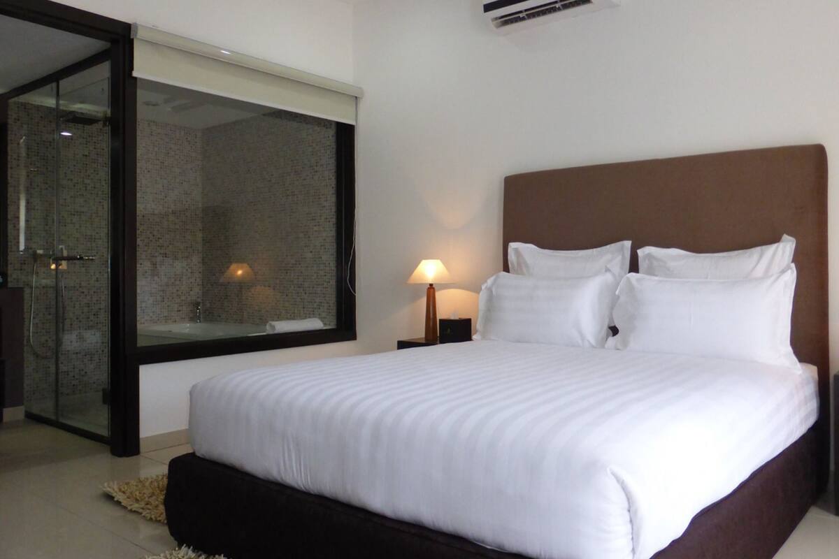 Minibar, in-room safe, desk, blackout drapes