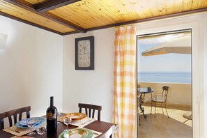 Appartement, 2 chambres | Restauration dans la chambre