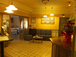 Lobby - Hostal Orejas (León)