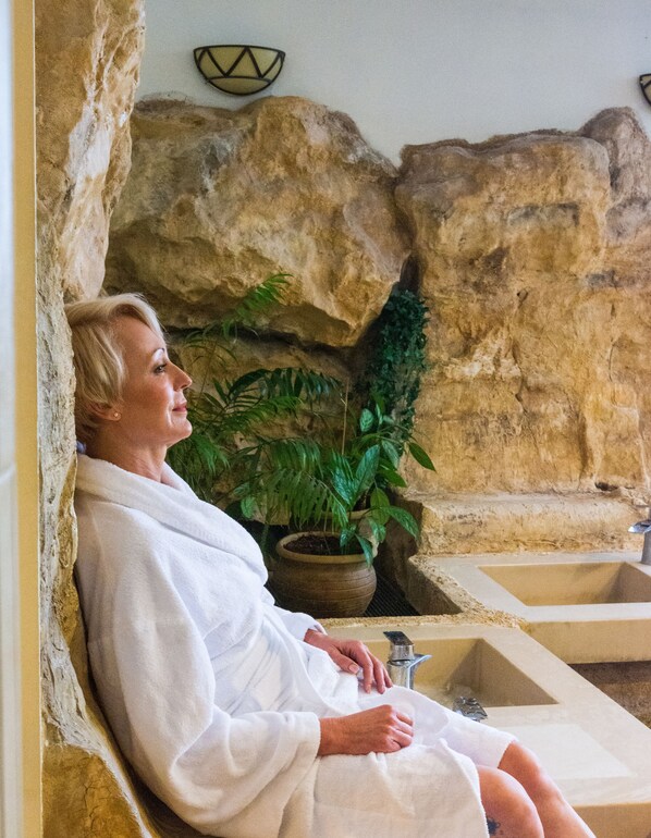 Sauna, höyrysauna, turkkilainen sauna, vartalohoitoja, kasvohoitoja