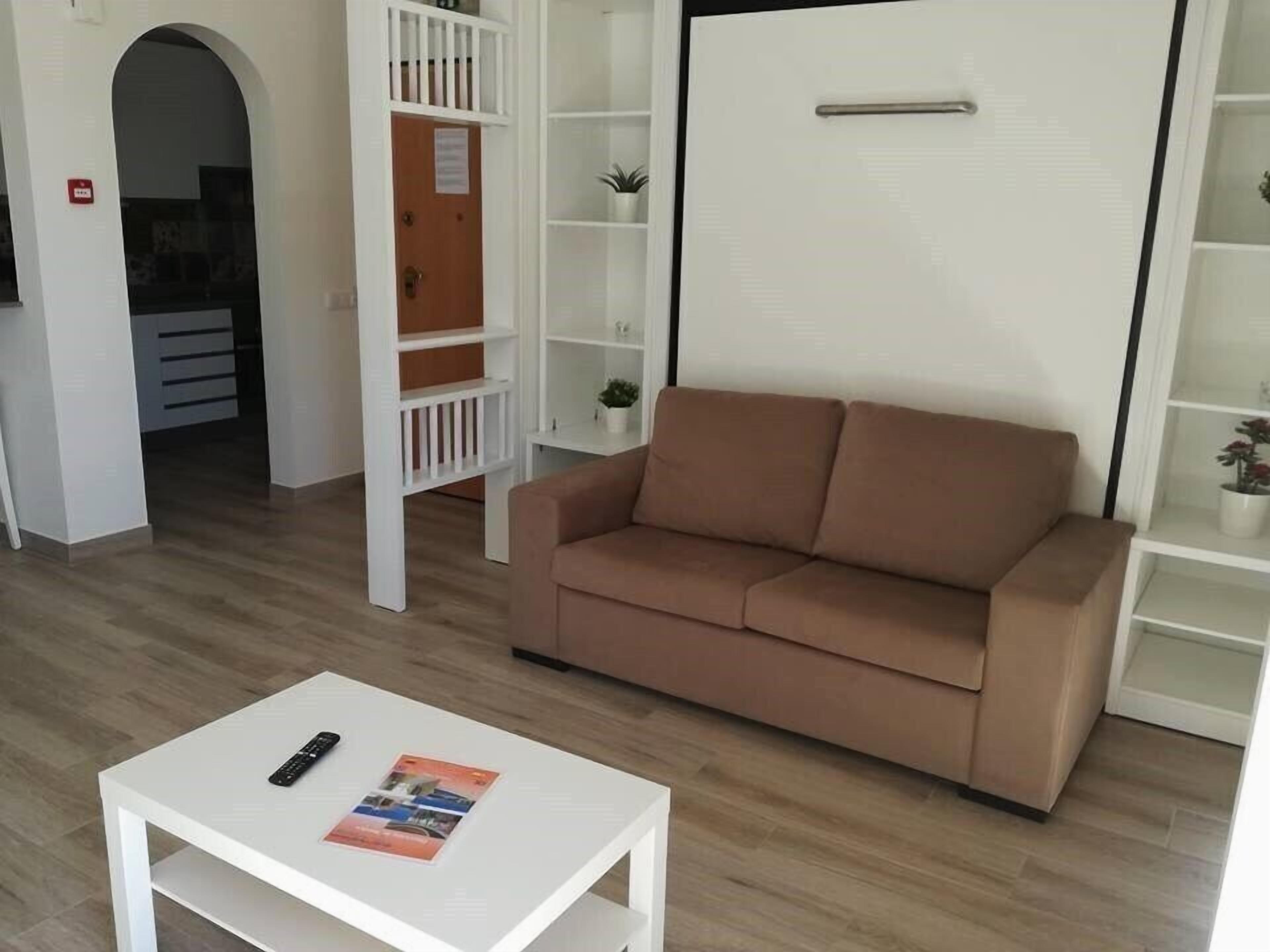 Standard Apartment (Island View) | Living room