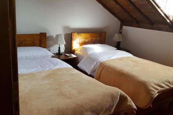 Habitación clásica con 2 camas individuales | 1 dormitorio y wifi gratis