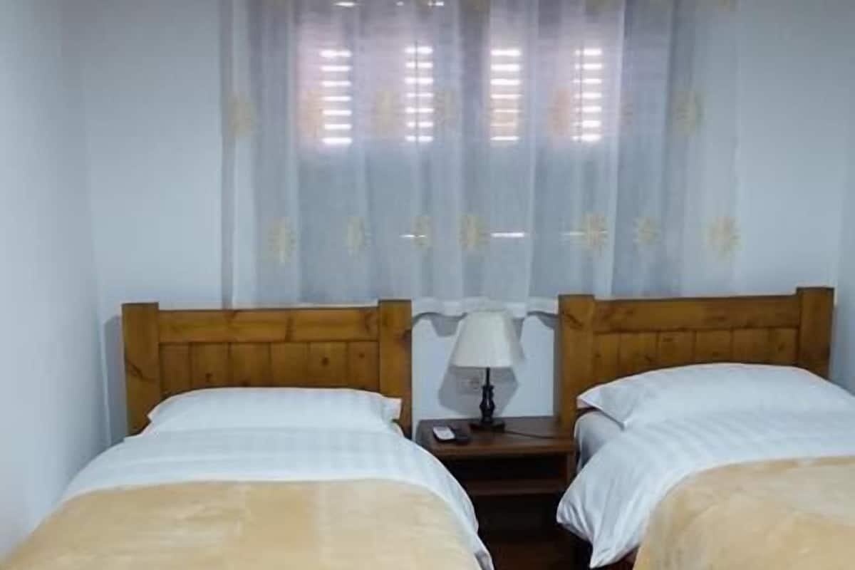 Chambre avec lits jumeaux | 1 chambre, Wi-Fi gratuit