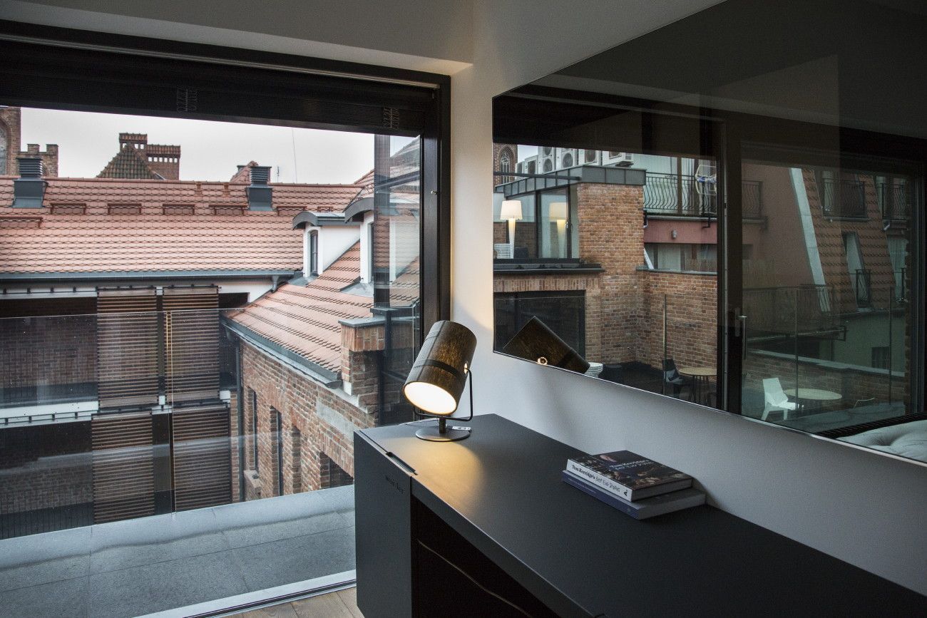 standard single room, 1 queen bed, balcony | premium bedding, minibar, in-room safe, soundproofing