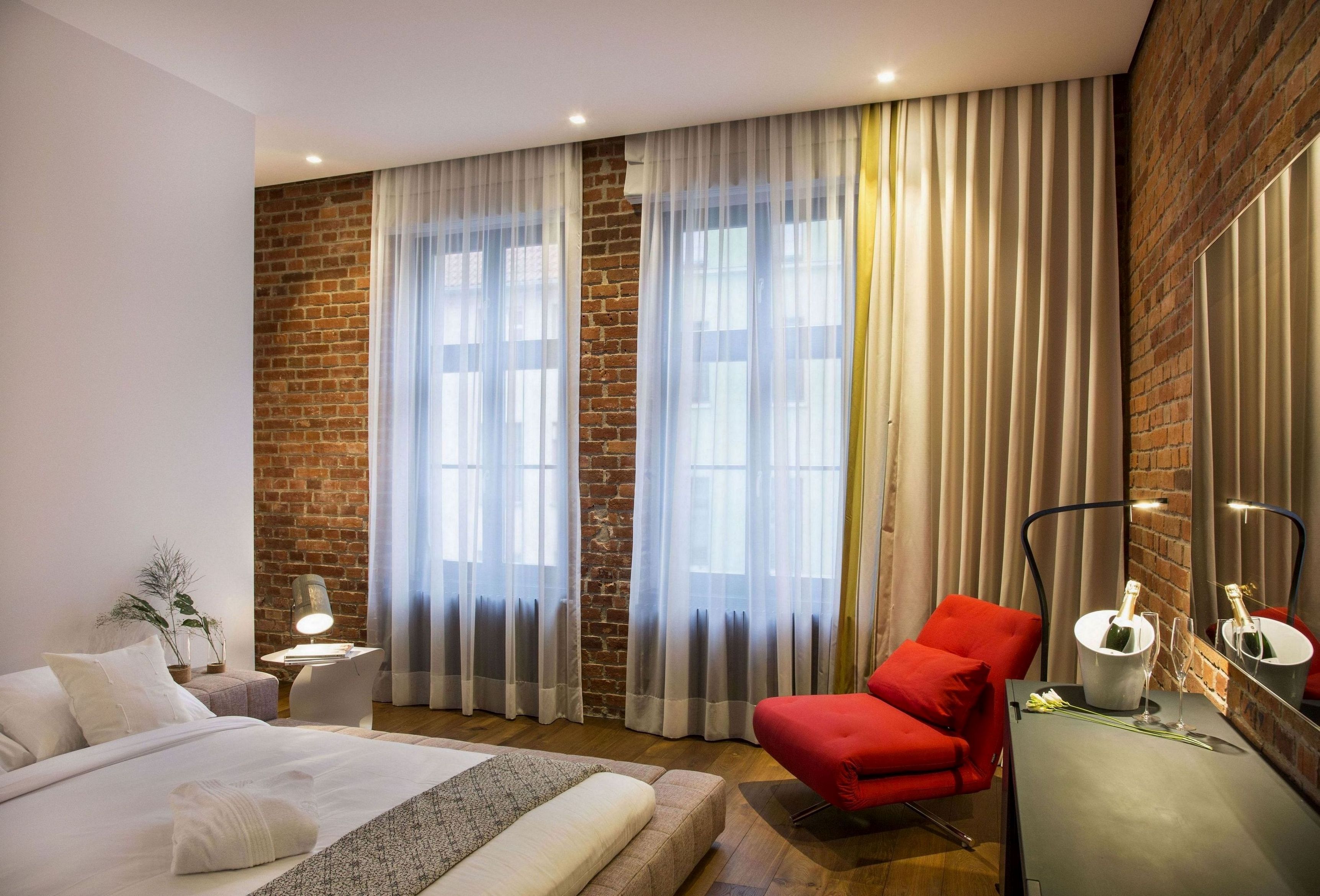 premium bedding, minibar, in-room safe, soundproofing