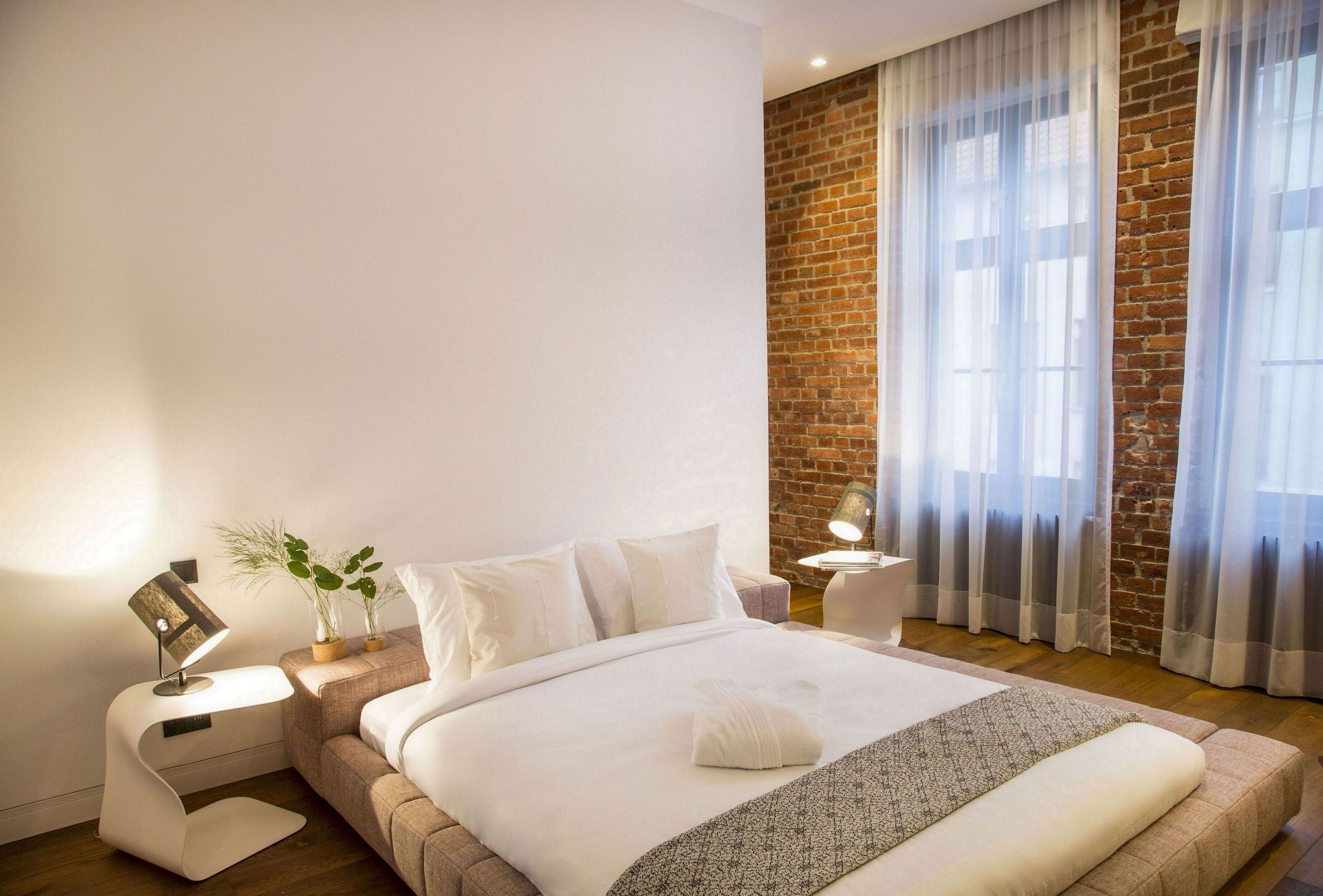 premium bedding, minibar, in-room safe, soundproofing