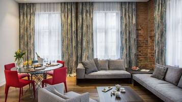 Suite, 1 Bedroom, 2 Bathrooms | Premium bedding, minibar, in-room safe, soundproofing