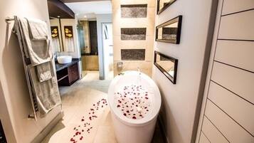 0B | Deep-soaking bathtub