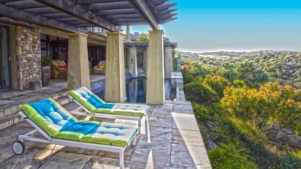 Unclassified image, 1 of 25, button - Stone Manor (Knysna)