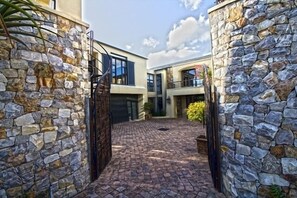 Property entrance - Stone Manor (Knysna)