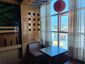 International cuisine - Sara's Backpackers Hotel (Tohka)