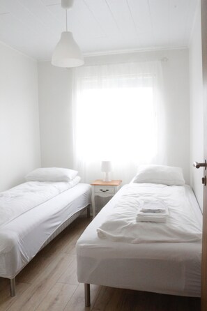 Premium bedding, soundproofing, free WiFi, bed sheets - Glacier Inn (Höfn)