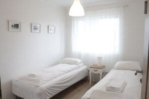 Premium bedding, soundproofing, free WiFi, bed sheets - Glacier Inn (Höfn)