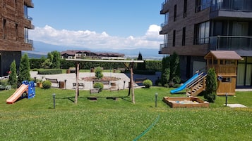 Children’s play area – outdoor