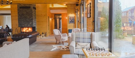 Lobby lounge