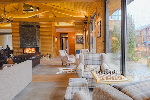 Lobby lounge