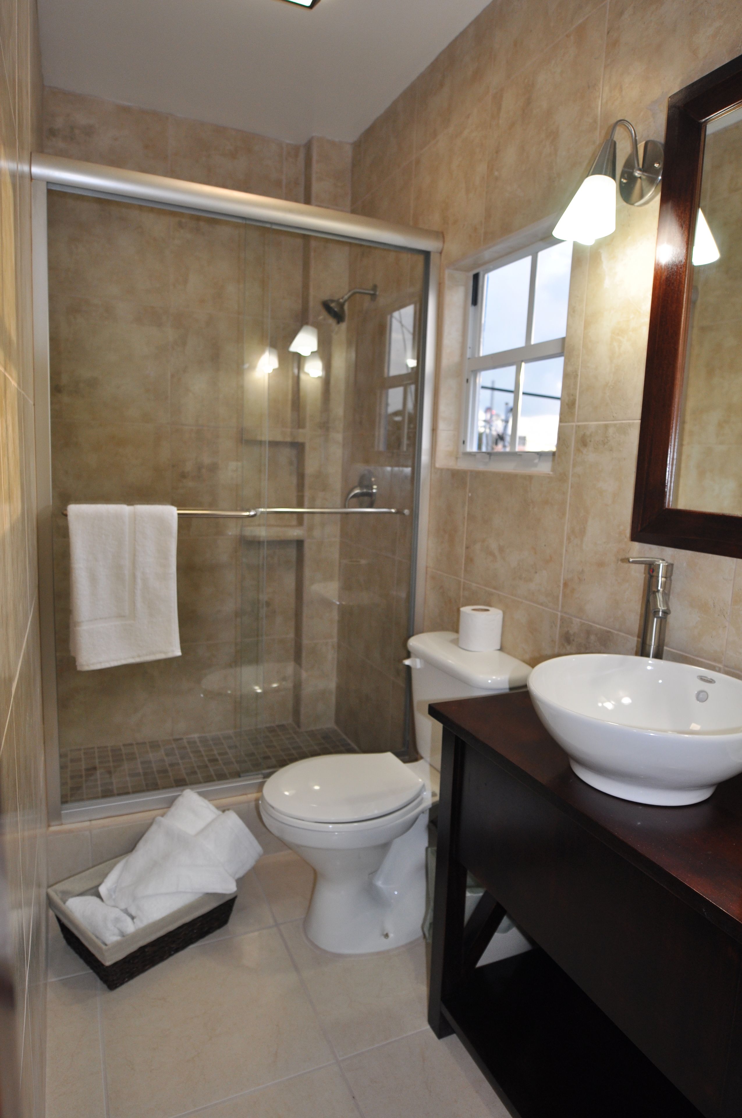deluxe suite, 2 queen beds, sea view | bathroom | shower, free toiletries, hair dryer, towels
