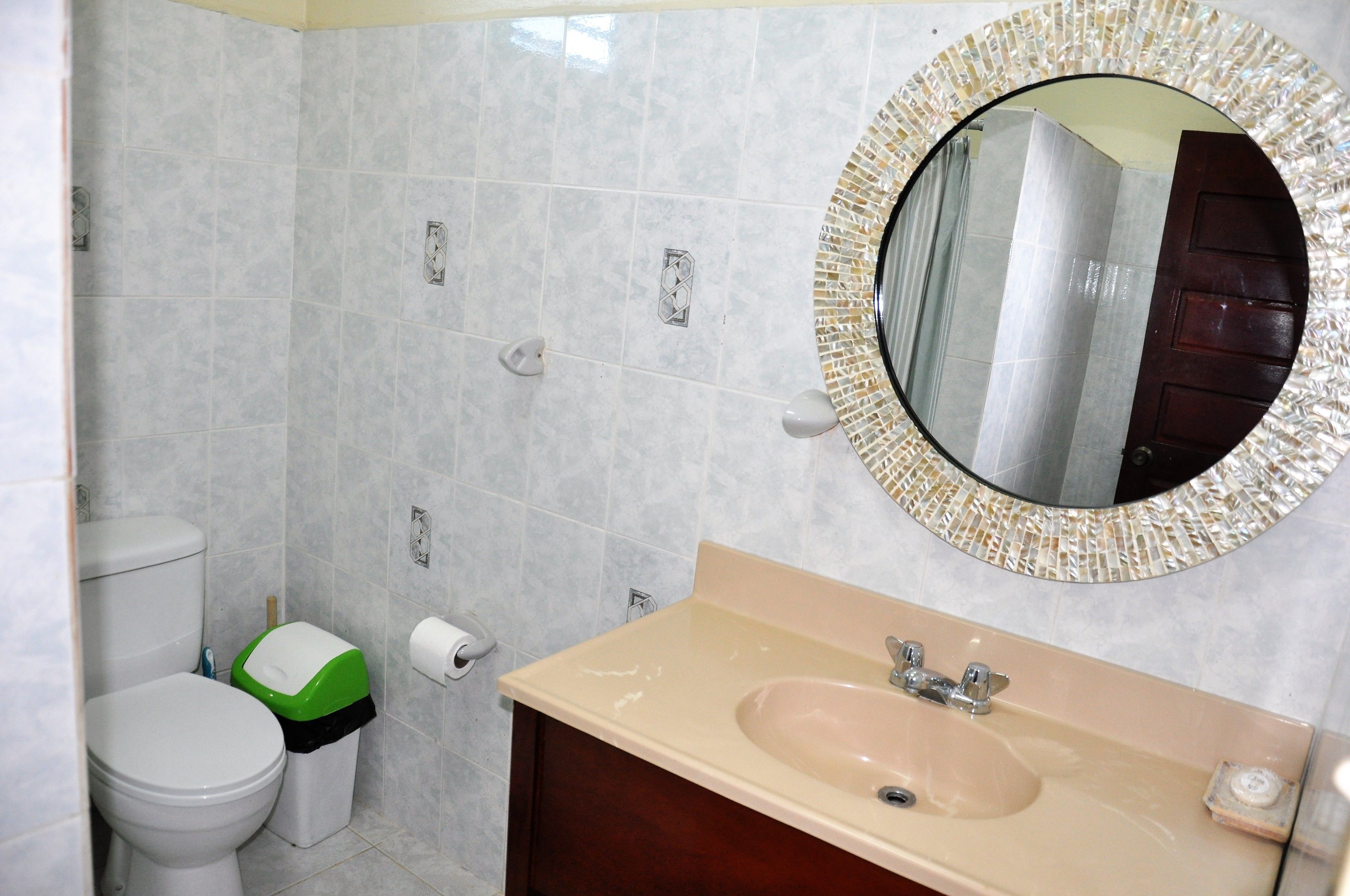 deluxe suite, 2 queen beds, sea view | bathroom | shower, free toiletries, hair dryer, towels