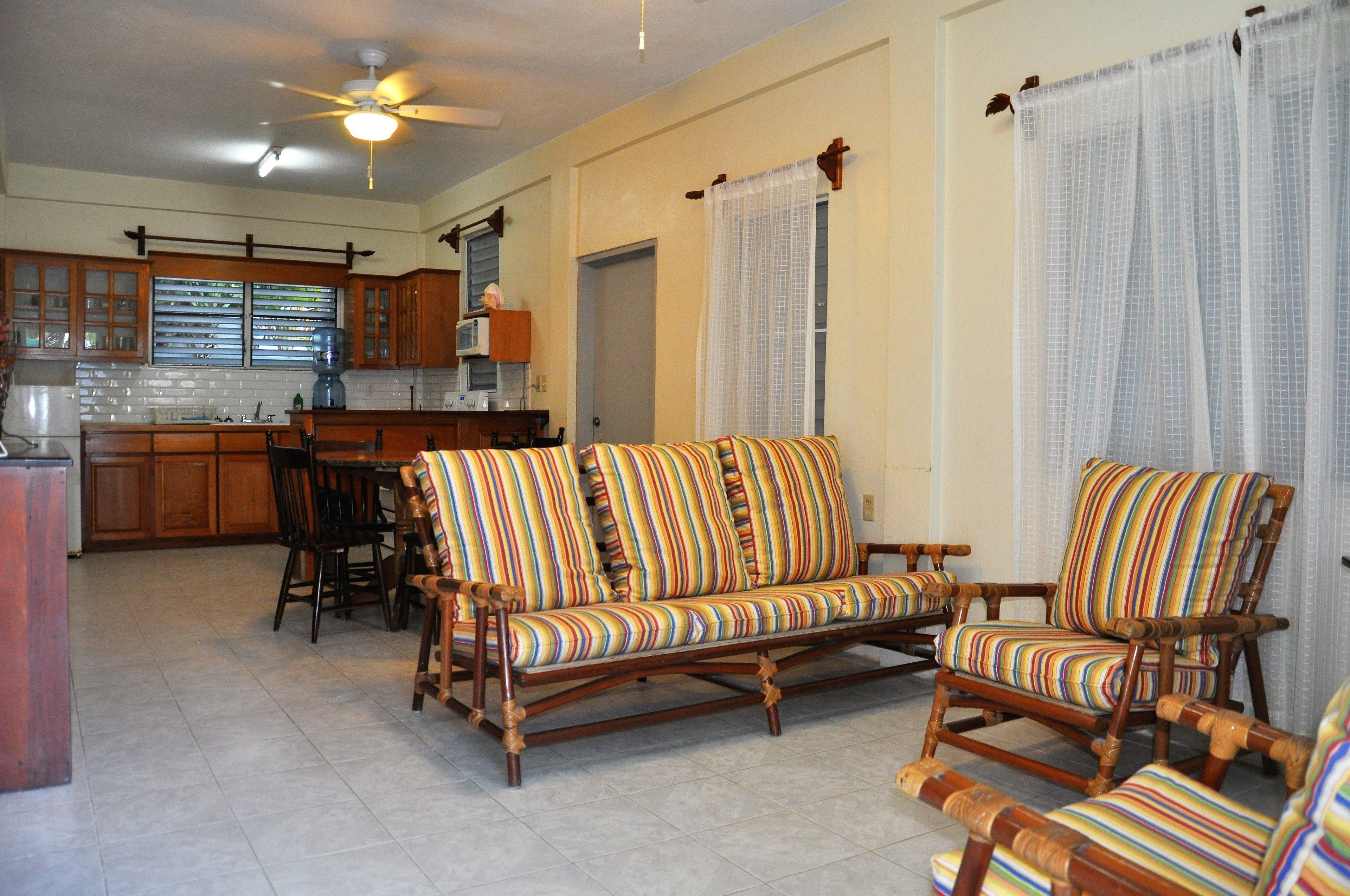 deluxe suite, 2 queen beds, sea view | living room | 32-inch flat-screen tv with cable channels, tv