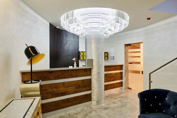 ฝ่ายต้อนรับ