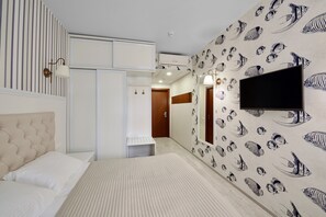 ห้องอีโคโนมีดับเบิล, เตียงควีนไซส์ 1 เตียง | ตู้นิรภัยในห้องพัก, โต๊ะทำงาน, เตารีด/โต๊ะรีดผ้า, Wi-Fi ฟรี