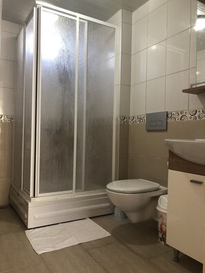 Shower, hair dryer, towels - Pinarbasi Apart (Marmaris)