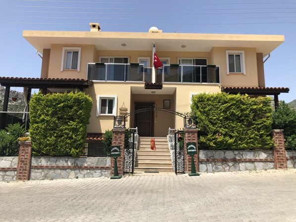 Front of property - Pinarbasi Apart (Marmaris)