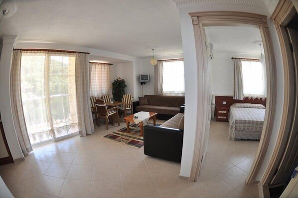 Apartment, 1 Bedroom, Balcony | Living area