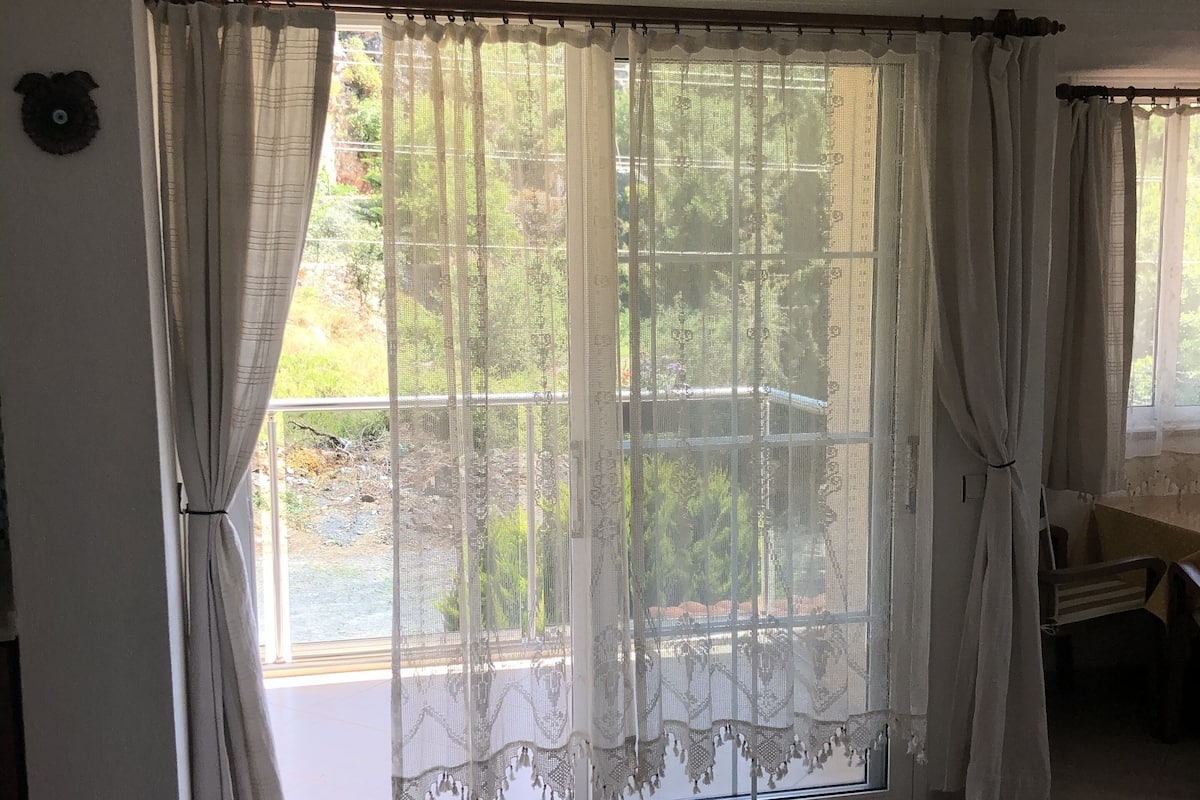 1 habitación, escritorio y sistema de insonorización 
