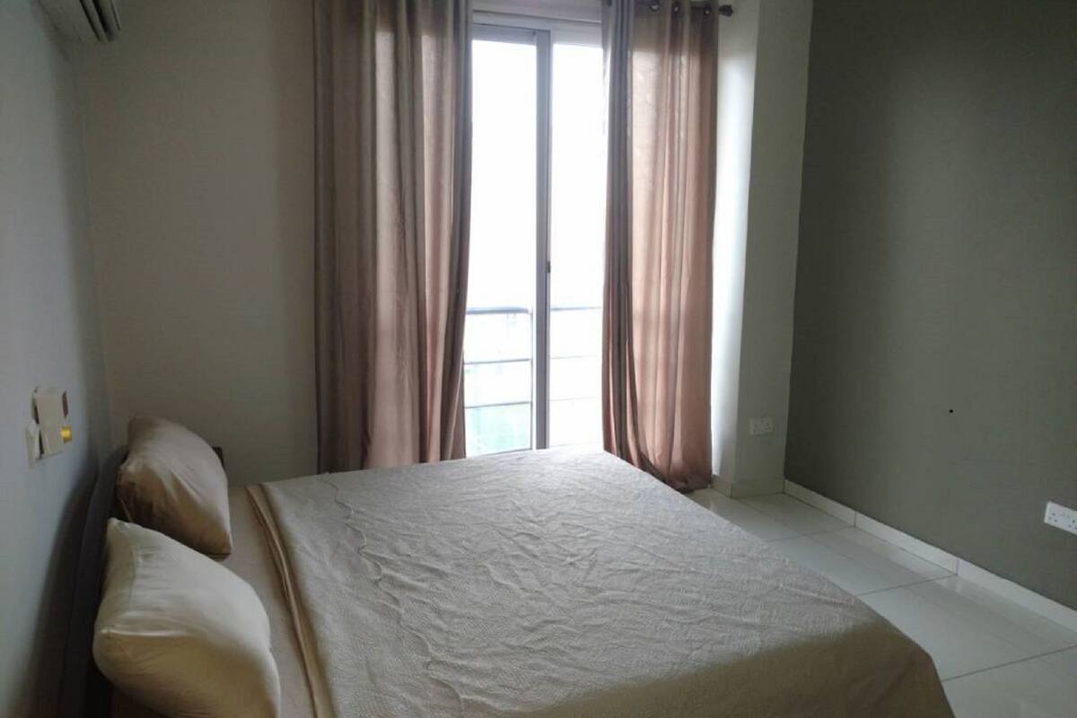 In-room safe, desk, iron/ironing board, WiFi (free)