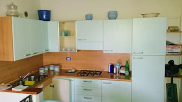 Villa, 3 Bedrooms | Private kitchenette | Fridge, stovetop, cookware/dishes/utensils