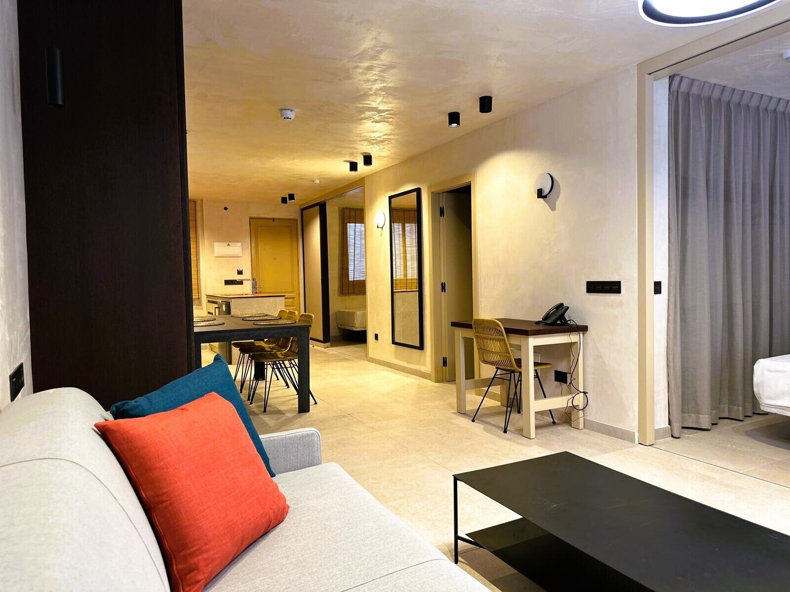 Royal appartement, 2 slaapkamers | Een kluis op de kamer, een bureau, verduisterende gordijnen