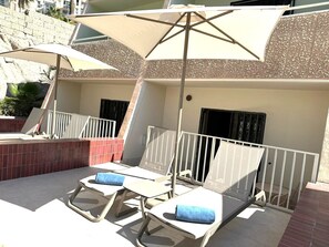 Caja de seguridad en la habitación, escritorio y cortinas blackout 