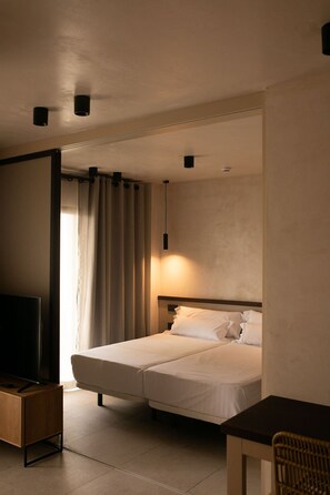 Royal Apartment, 2 Bedrooms | In-room safe, desk, blackout drapes, iron/ironing board - Apartamentos Playazul (Arona)