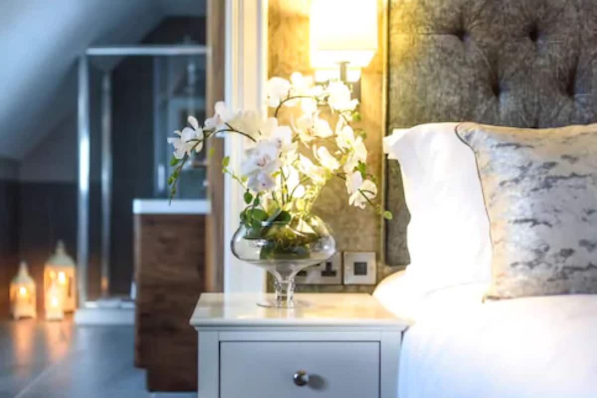 superior double room | premium bedding, in-room safe, desk, iron/ironing board