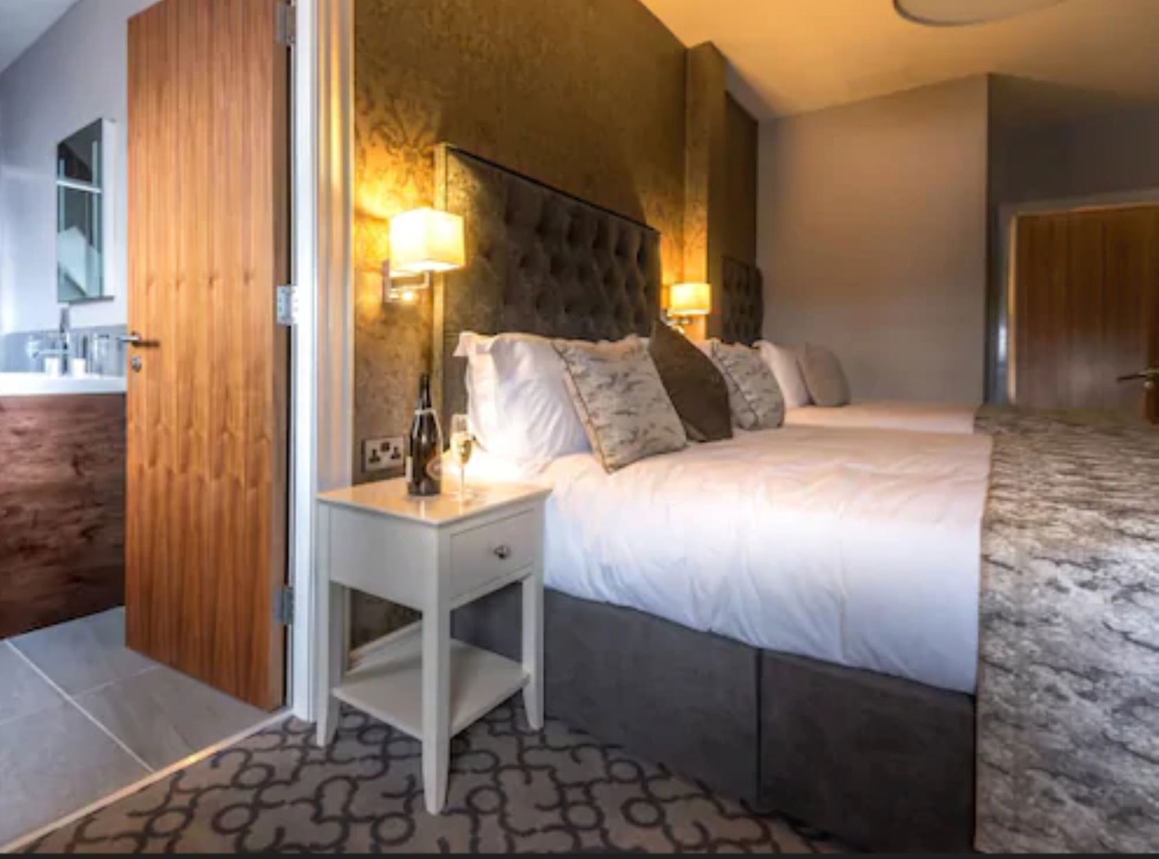 Premium bedding, in-room safe, desk, iron/ironing board