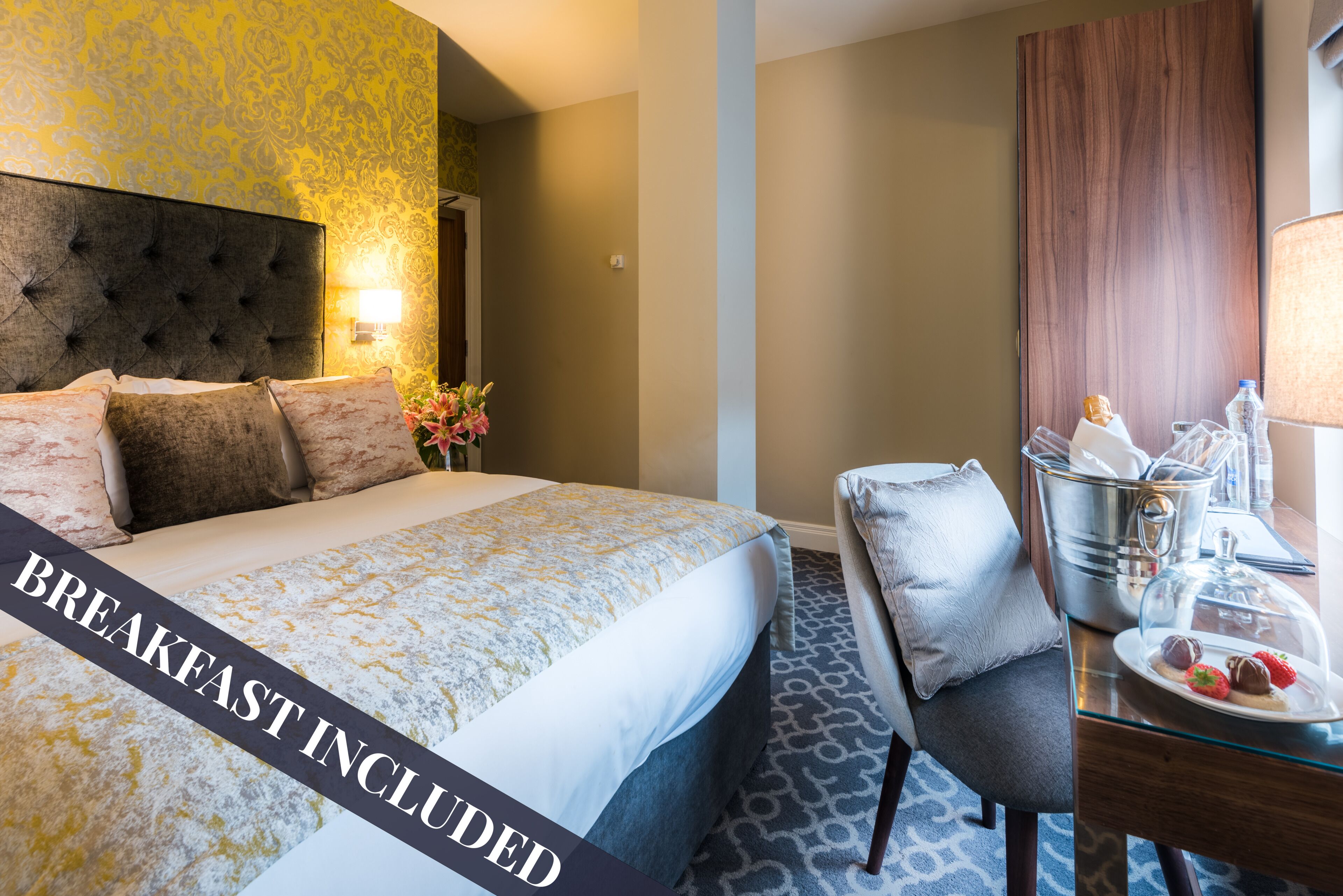 premium double room | premium bedding, in-room safe, desk, iron/ironing board