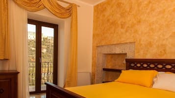 Panoramic Double Room, Hill View | Premium bedding, desk
