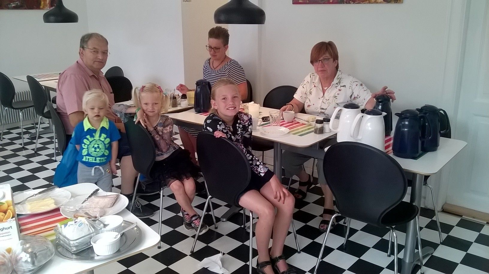 매일 현지식 아침 식사(1인당 DKK 85)