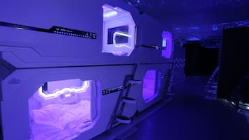 One Superior Capsule in Shared Area | 房內夾萬、免費 Wi-Fi