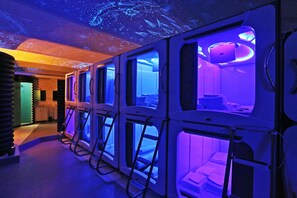 One Front Capsule in Shared Area | Caja fuerte y wifi gratis