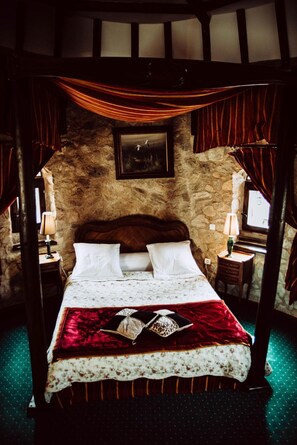 Desk, soundproofing, iron/ironing board, cots/infant beds - Domaine de Vareilles (Vareilles)