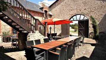 Breakfast, lunch, dinner served; French cuisine