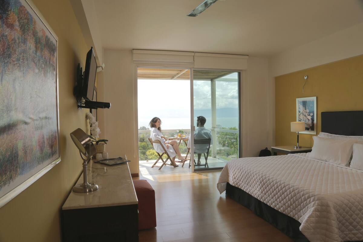Panoramic Room, 1 King Bed, Balcony, Lake View | In-room safe, soundproofing, iron/ironing board, WiFi (free)