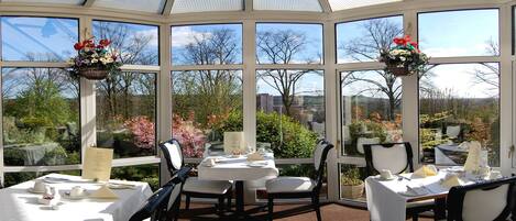 Desayuno completo (GBP 12.50 por persona)