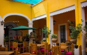 Family dining - Casona Tlaquepaque Temazcal y Spa (Tlaquepaque)
