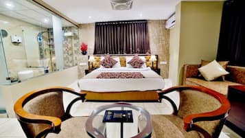 Executive Double Room | 1 bedroom, premium bedding, minibar, in-room safe