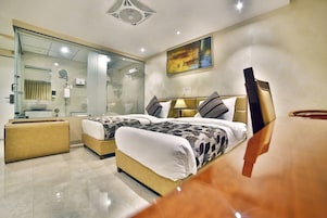 Ropa de cama de alta calidad y minibar 